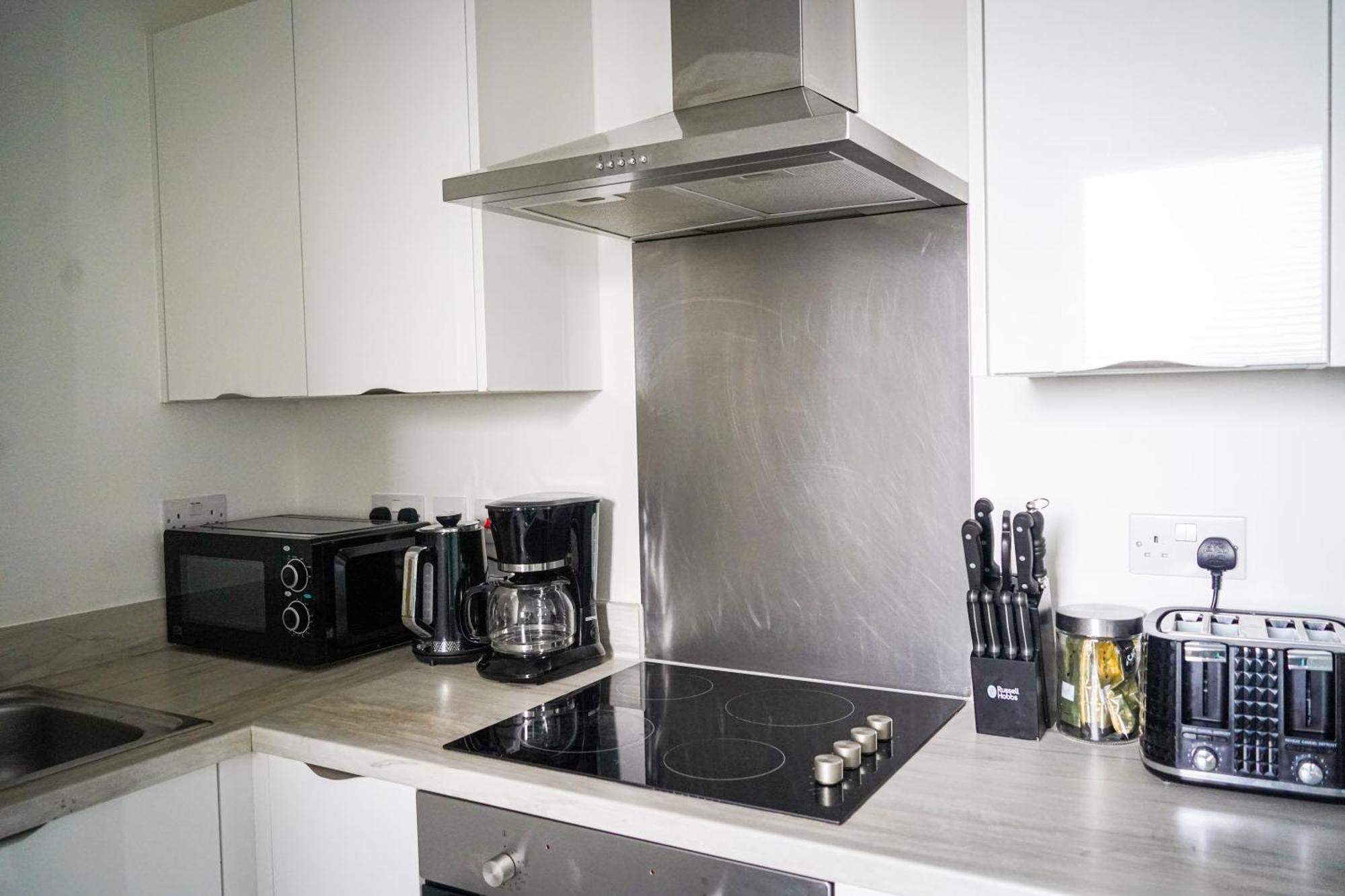 2 Bedroom Silver Lining * Swindon