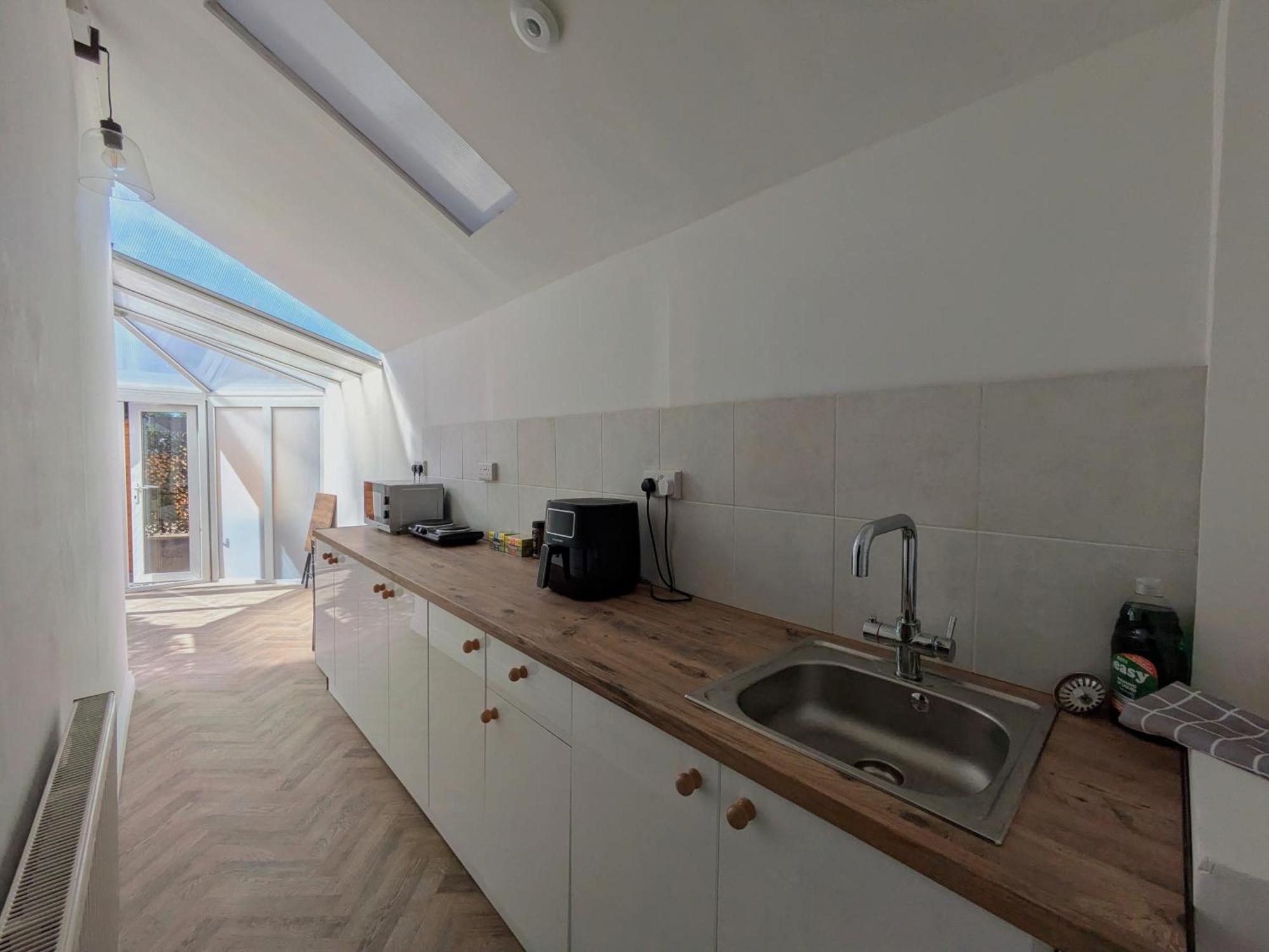 Hot Tub Retreat - Swindon