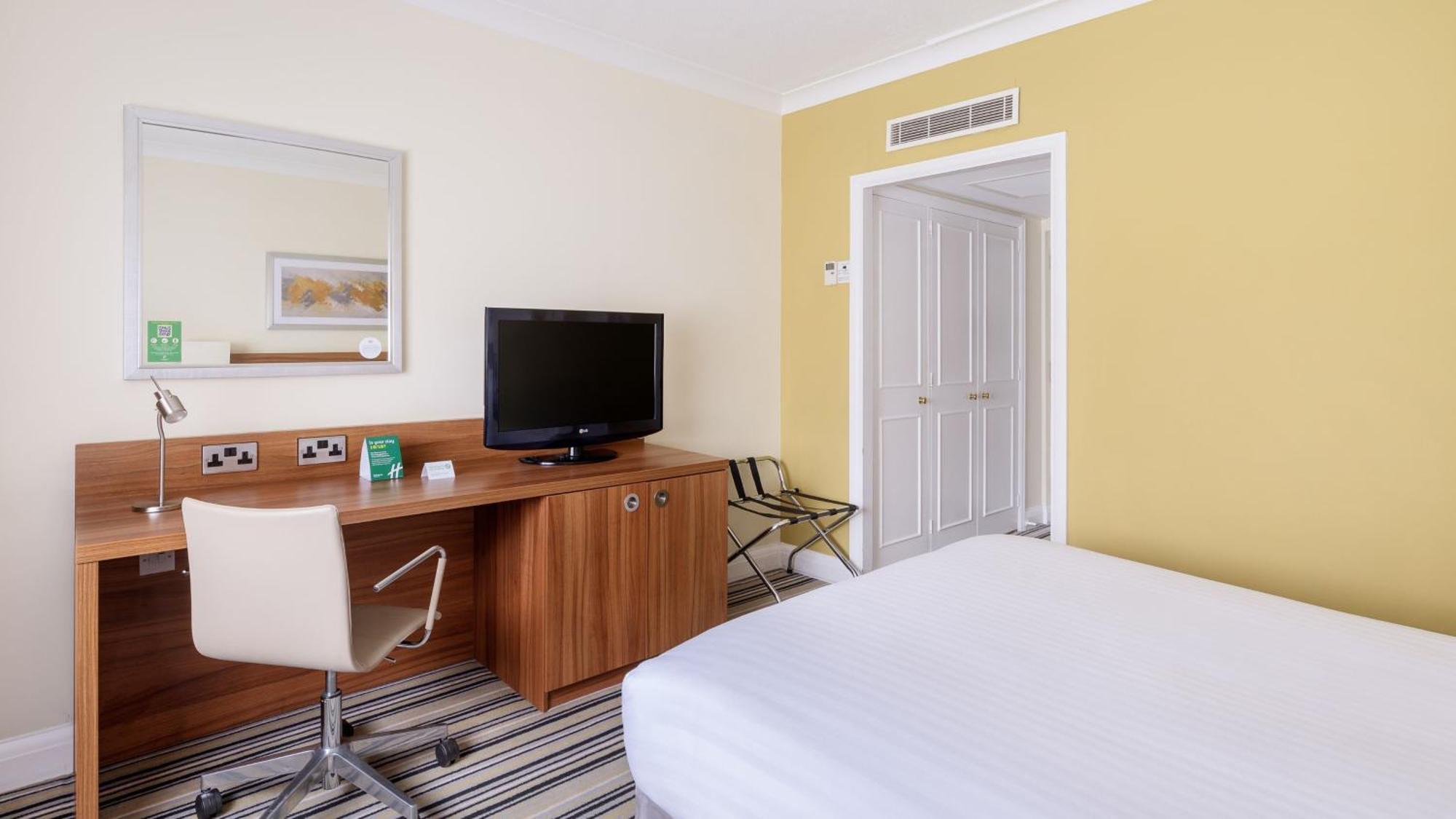 Hotel By Ihg 4*