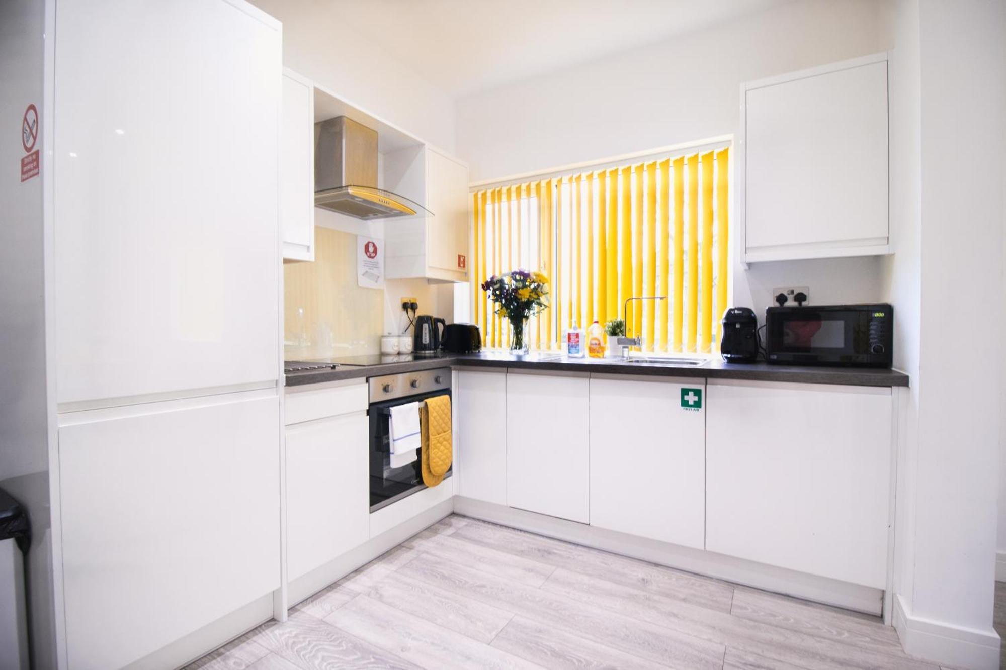 Contractor Sn1 - Free Parking, Full Kitchens, Long Winter