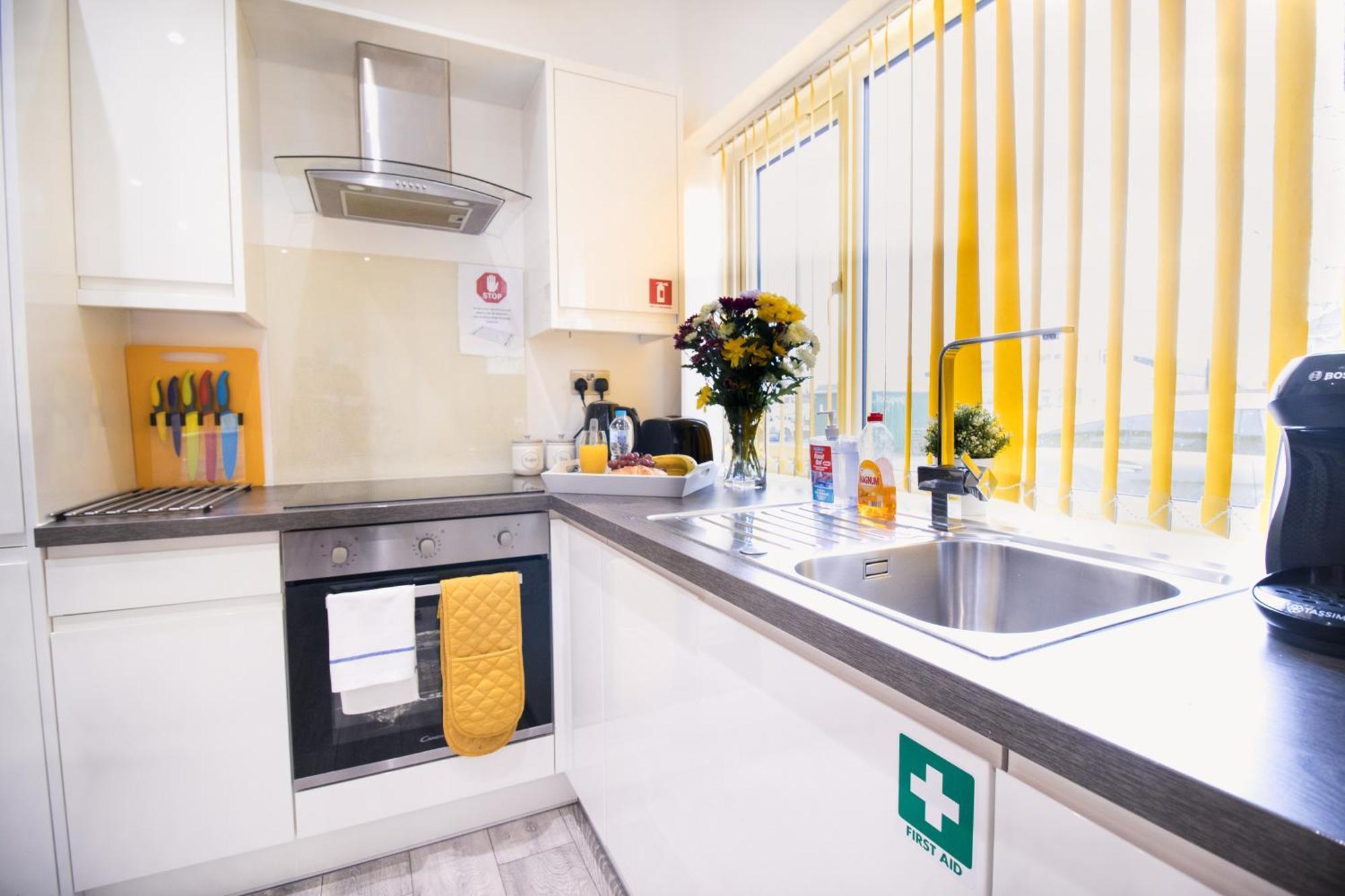 Apartment Contractor Sn1 - Free Parking, Full Kitchens, Long Winter Swindon