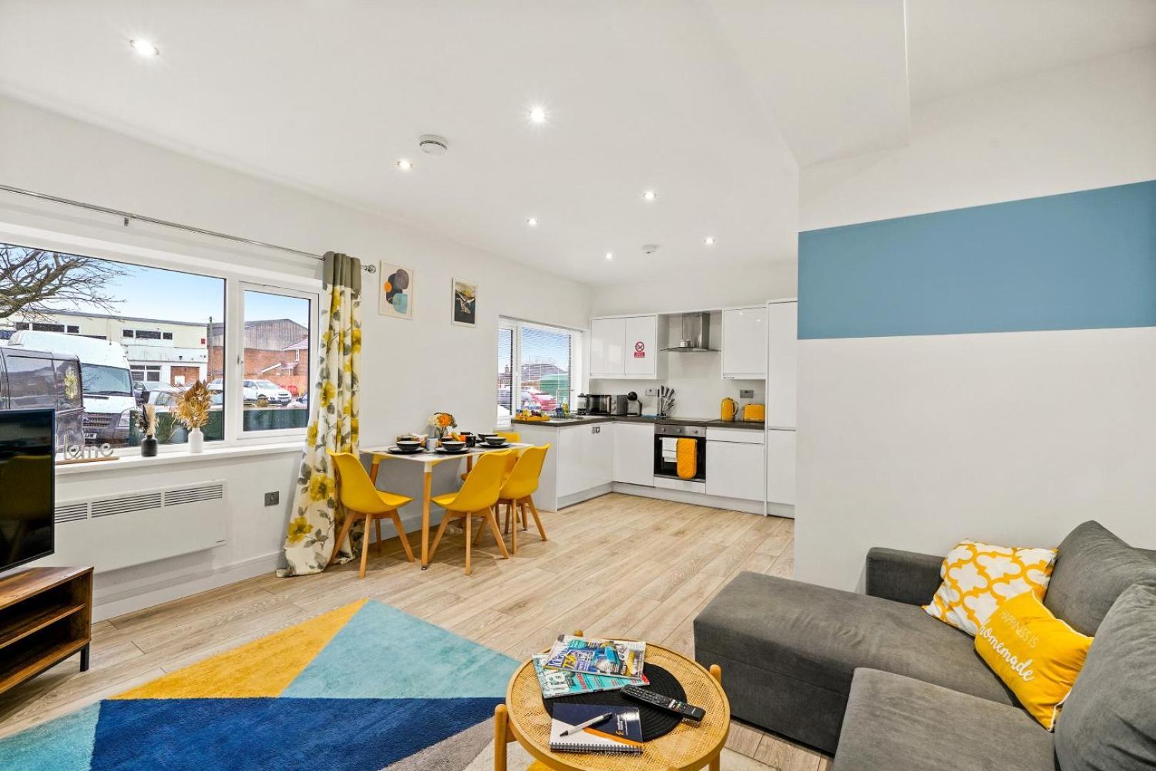 Contractor Sn1 - Free Parking, Full Kitchens, Long Winter * Swindon