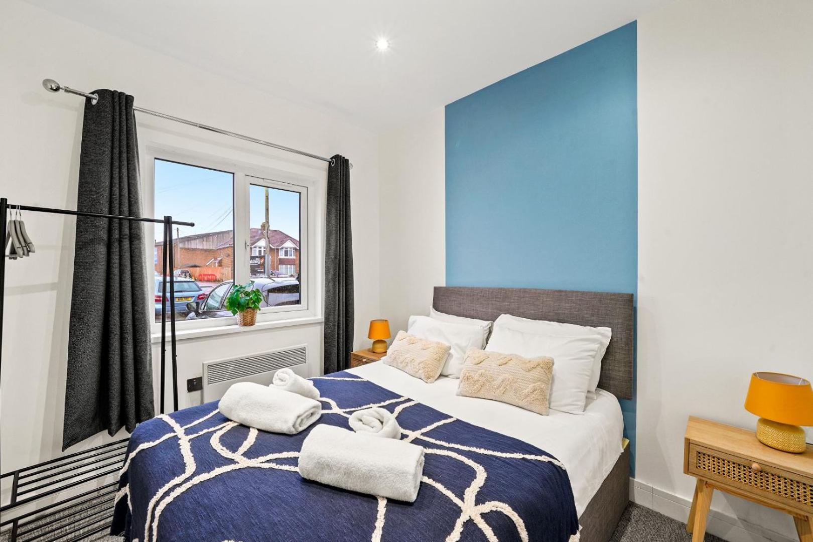 Contractor Sn1 - Free Parking, Full Kitchens, Long Winter Apartment