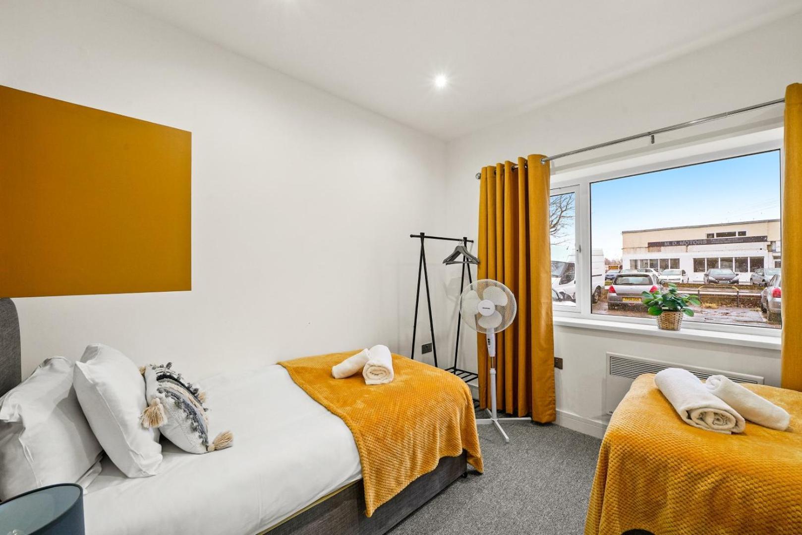 Contractor Sn1 - Free Parking, Full Kitchens, Long Winter