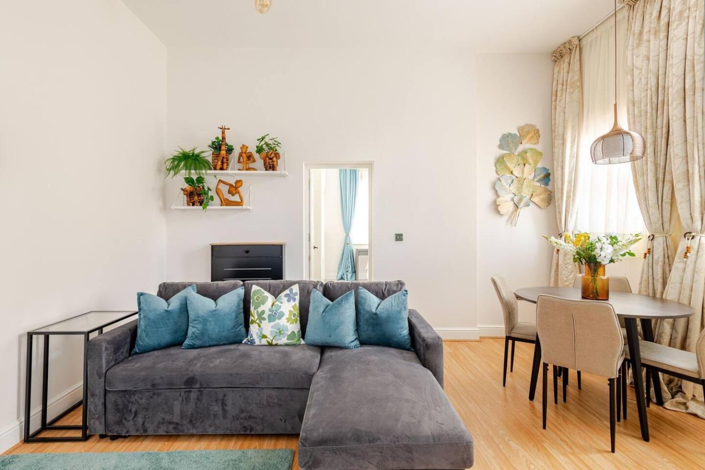 Apartment Stylish Flat In Location With Free Parking