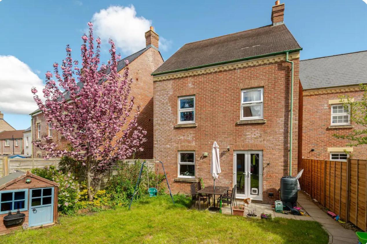 Double In Family Check-in Between 4-10pm Only Homestay Swindon