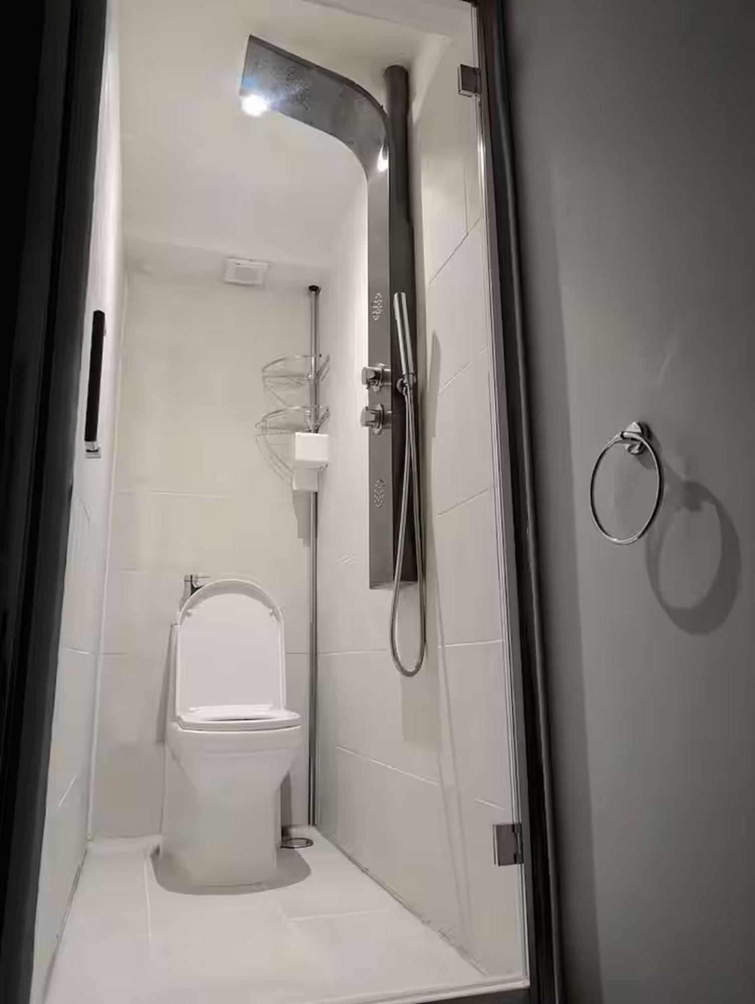Hot Tub Retreat - Apartment Swindon