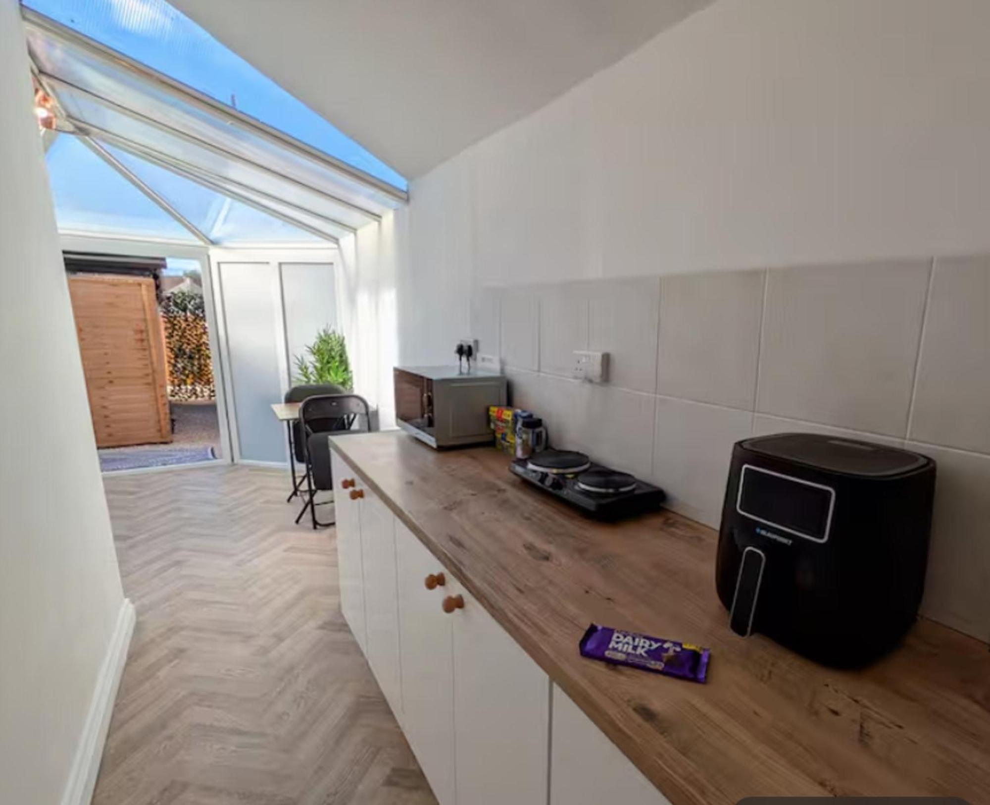 Apartment Hot Tub Retreat - Swindon