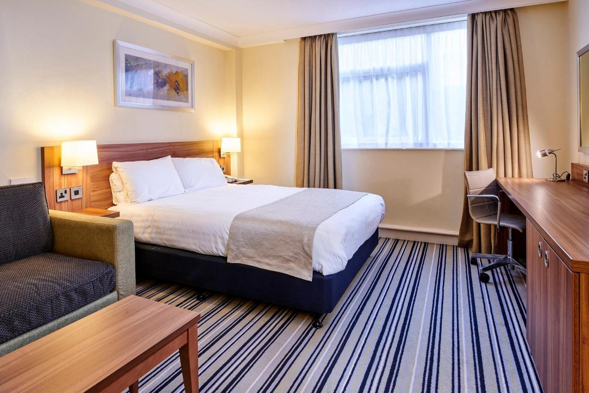 Hotel By Ihg Swindon
