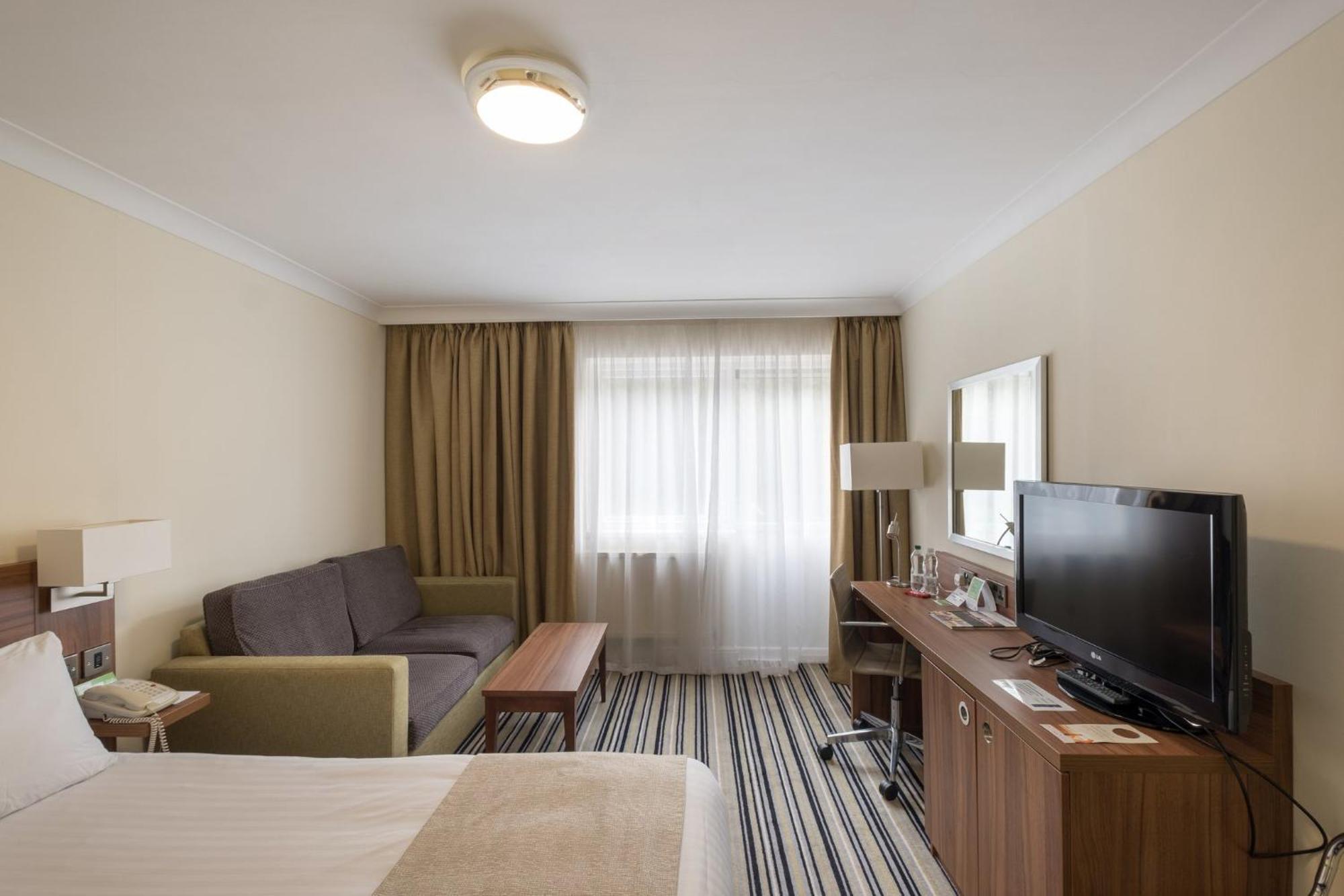 By Ihg 4*