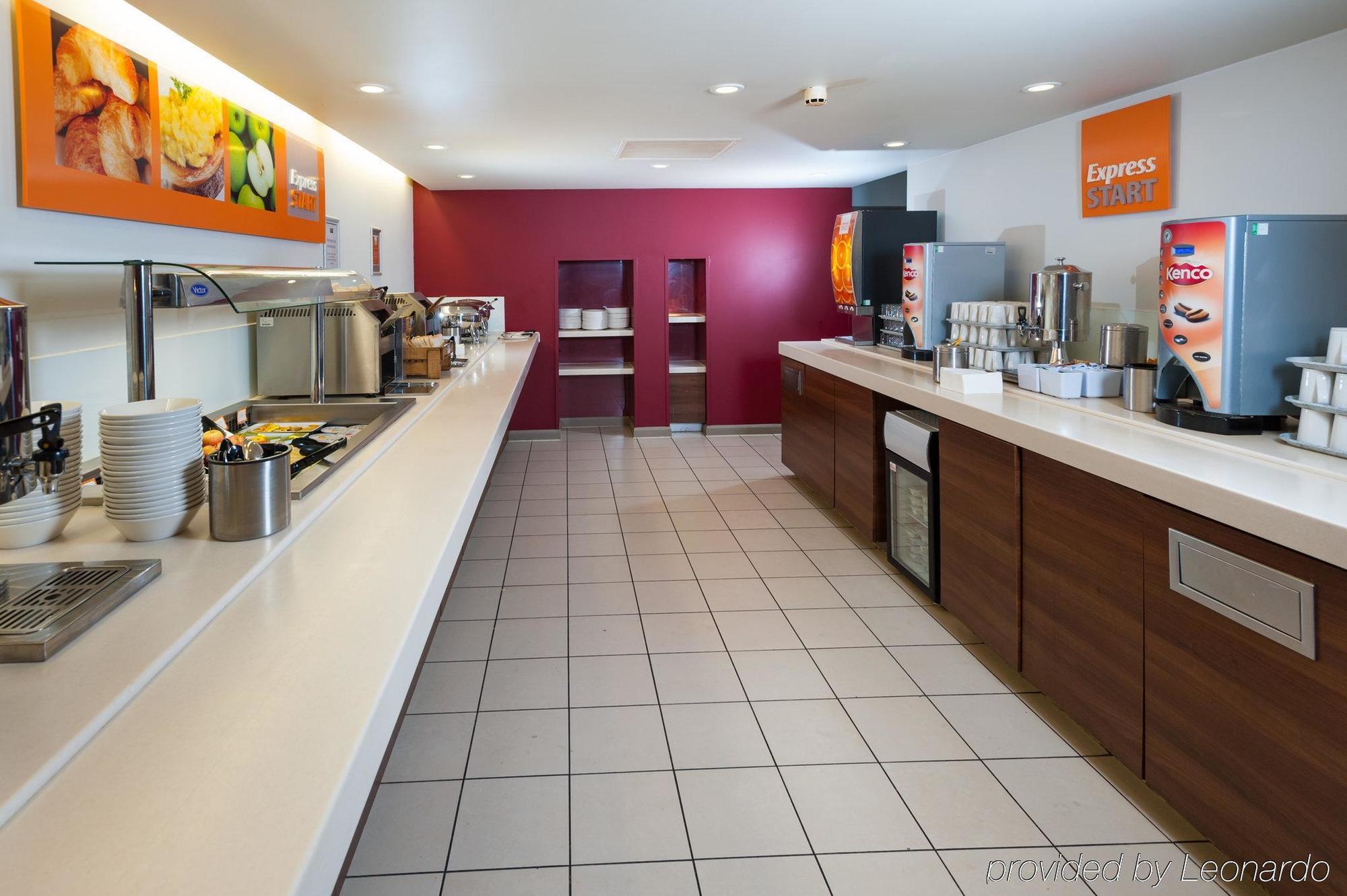 Express West By Ihg Hotel 3*