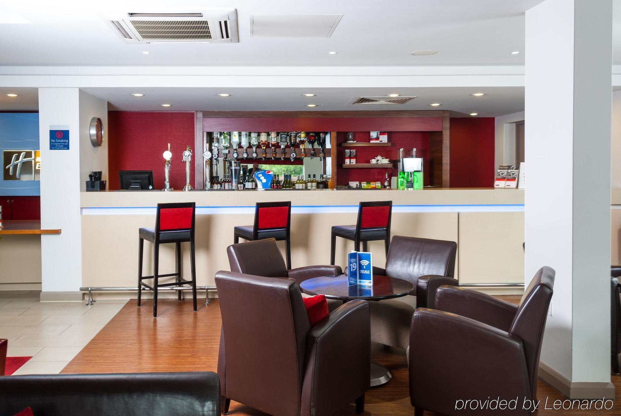Express West By Ihg Hotel