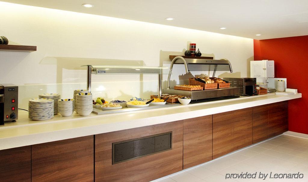 Express West By Ihg Hotel