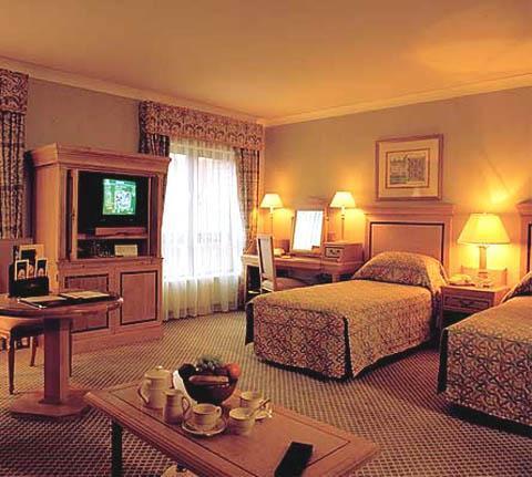 Village Hotel 3*