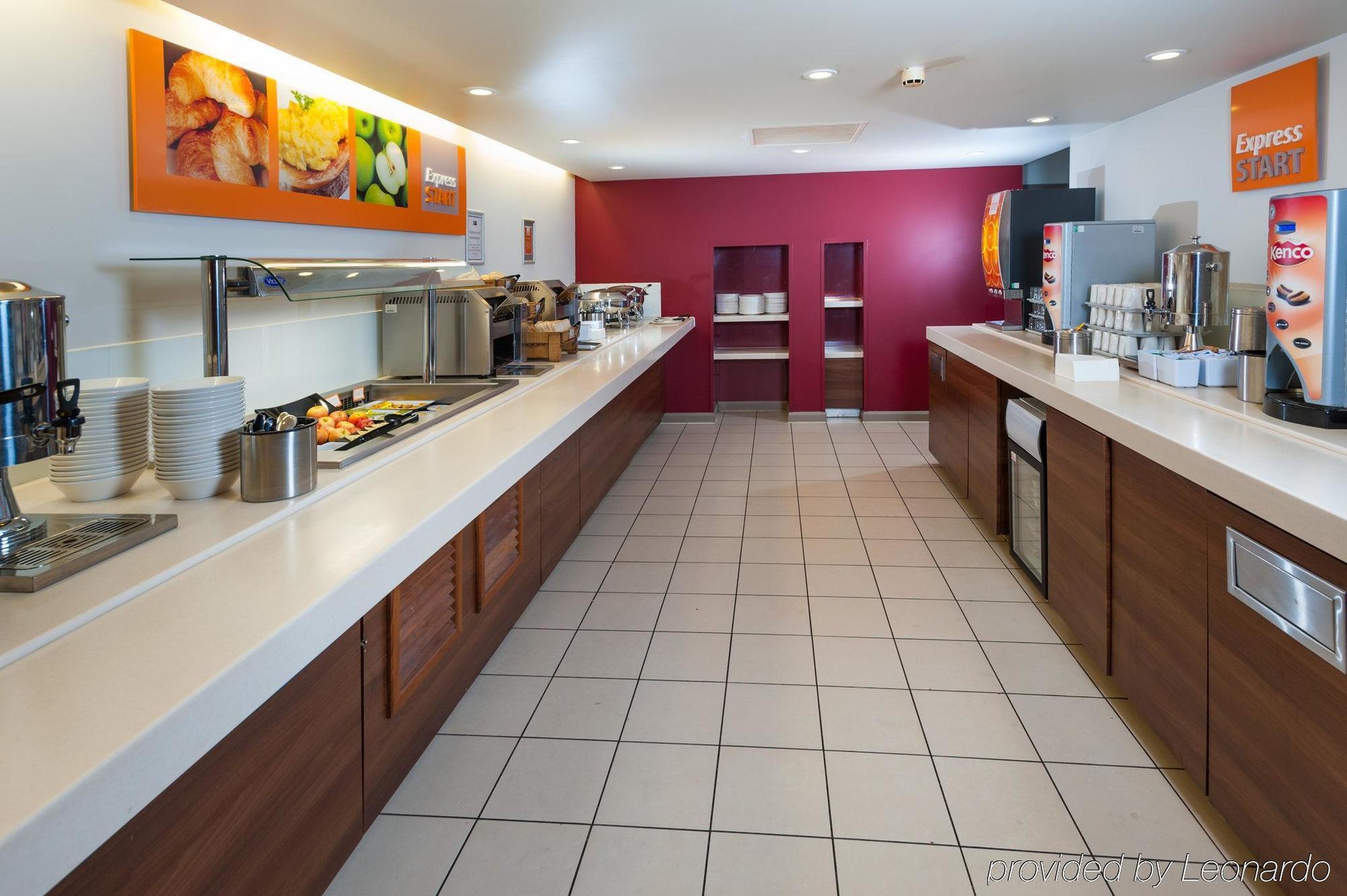 Express West By Ihg Hotel 3*