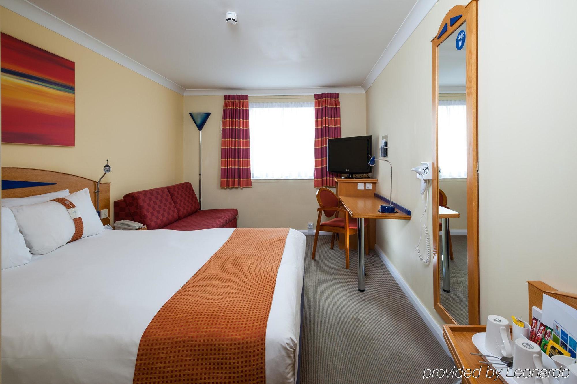 Express West By Ihg Hotel