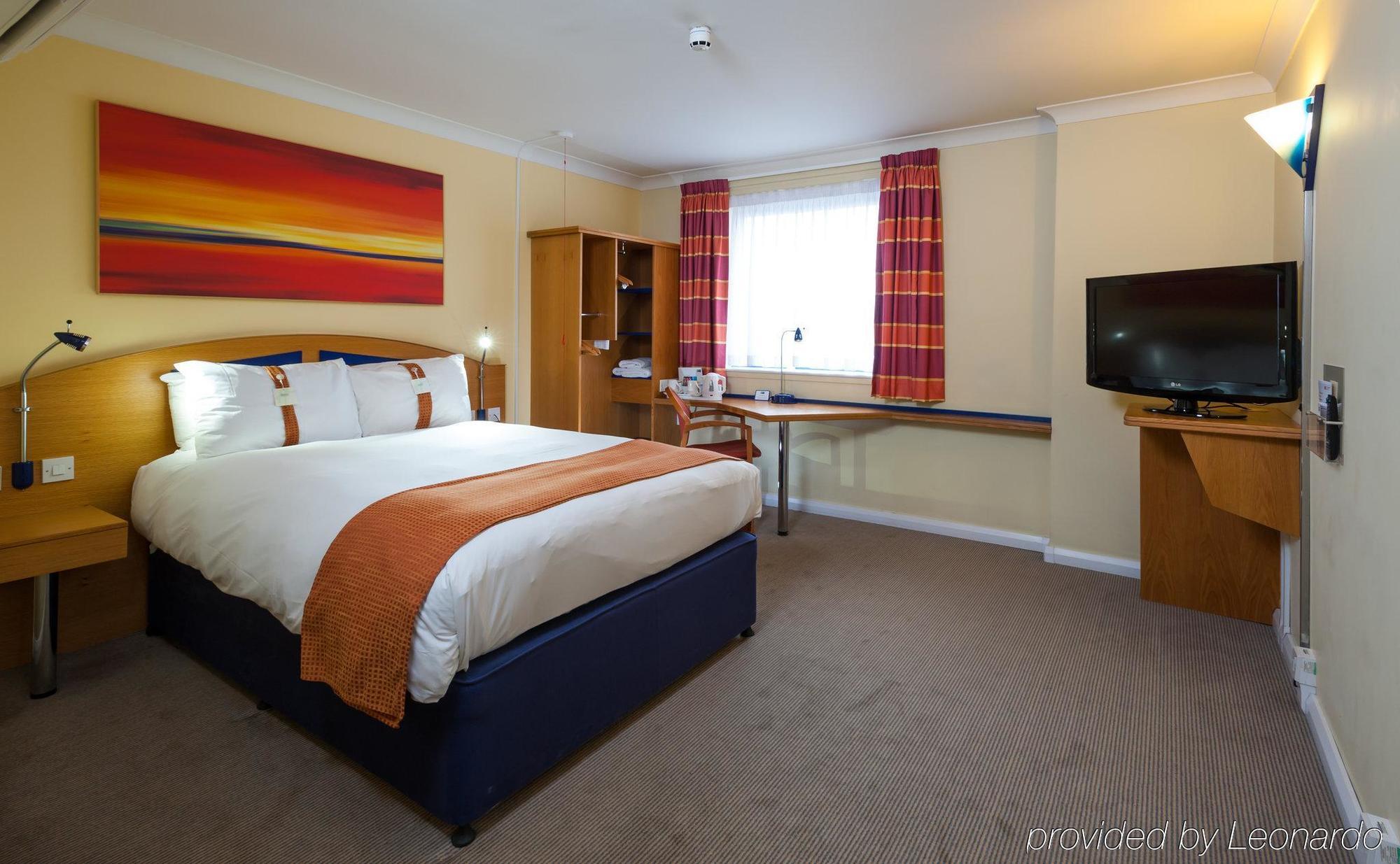 Express West By Ihg Hotel 3*