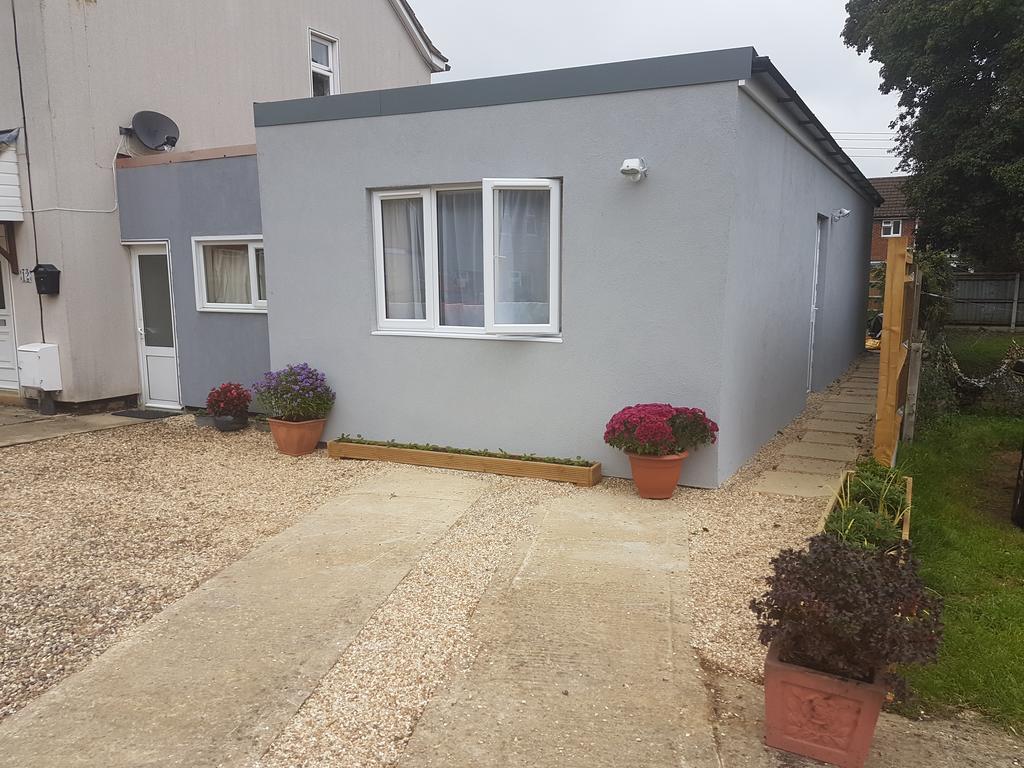 The Lily Pad & Wrens Nest Apartment Swindon
