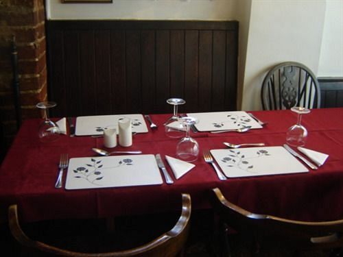 The Fox & Hounds 3*