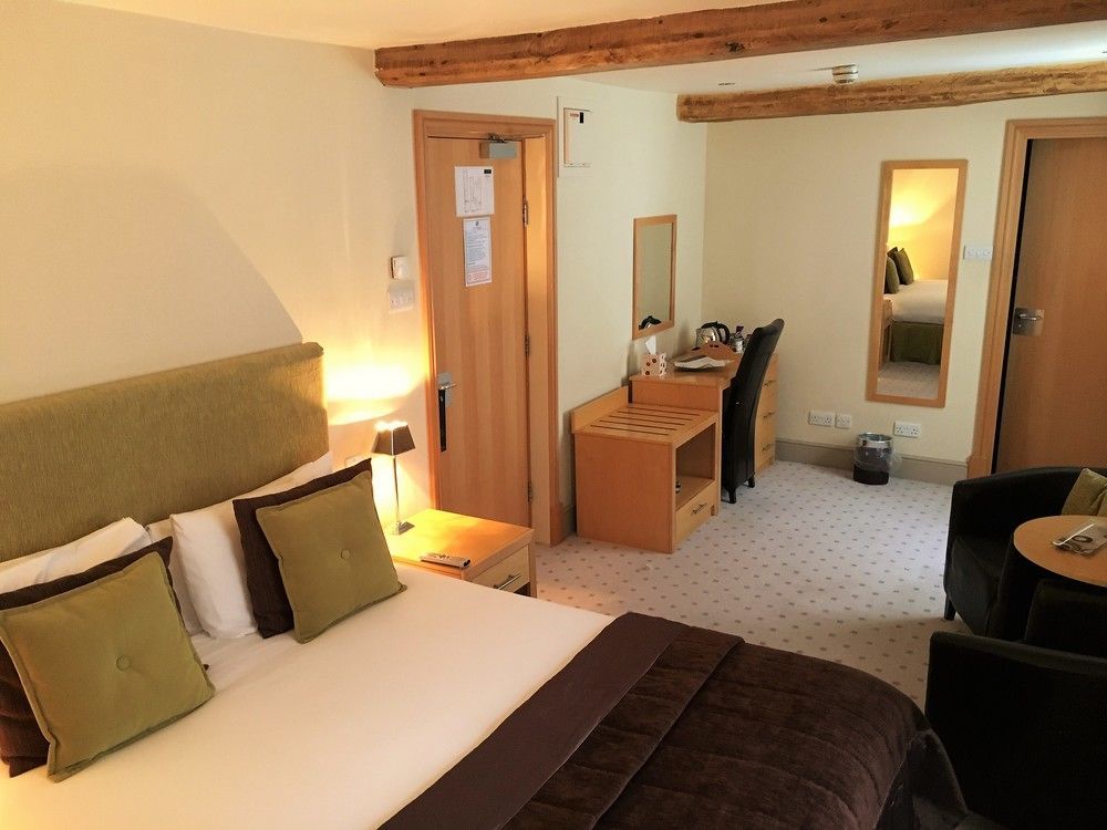 The Highworth 3*