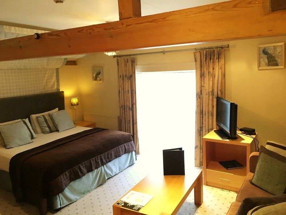 The Highworth 3*