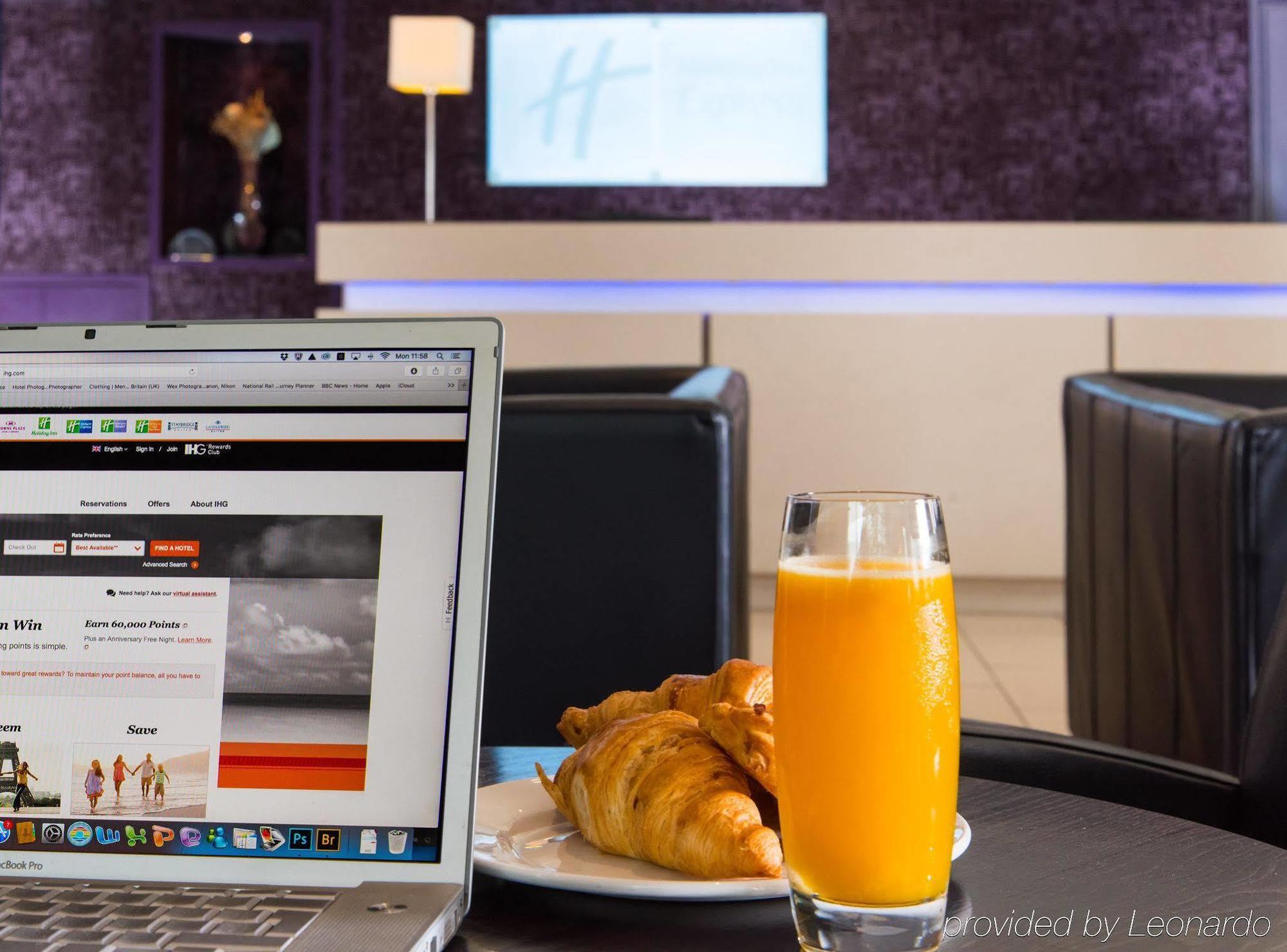 Express West By Ihg Hotel 3*