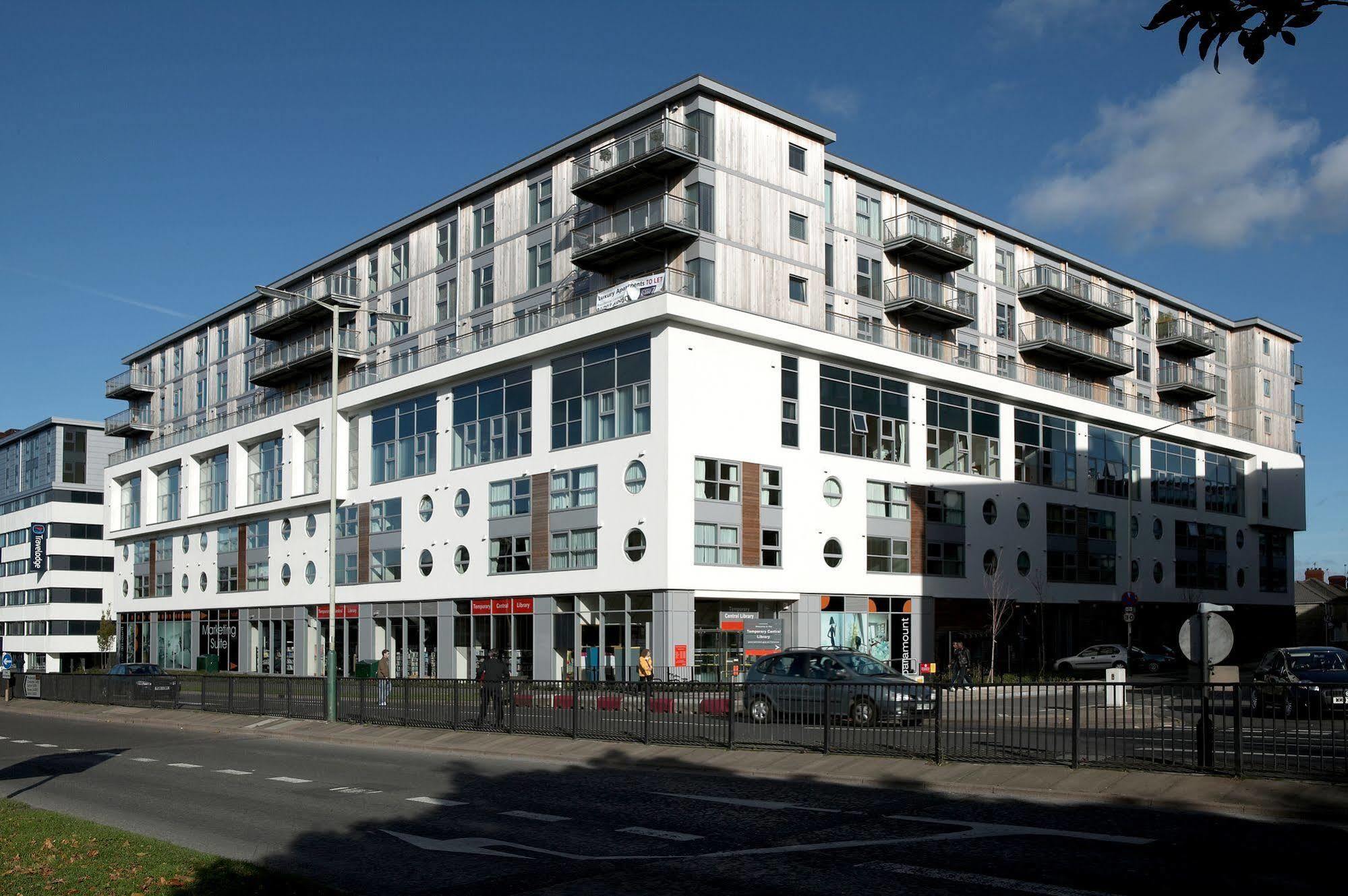 The Paramount, Apartamento Swindon
