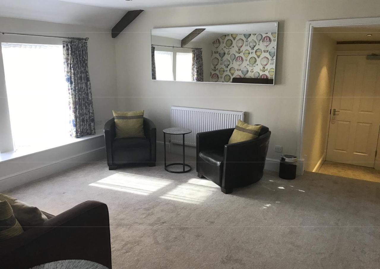 The Highworth 3* Swindon