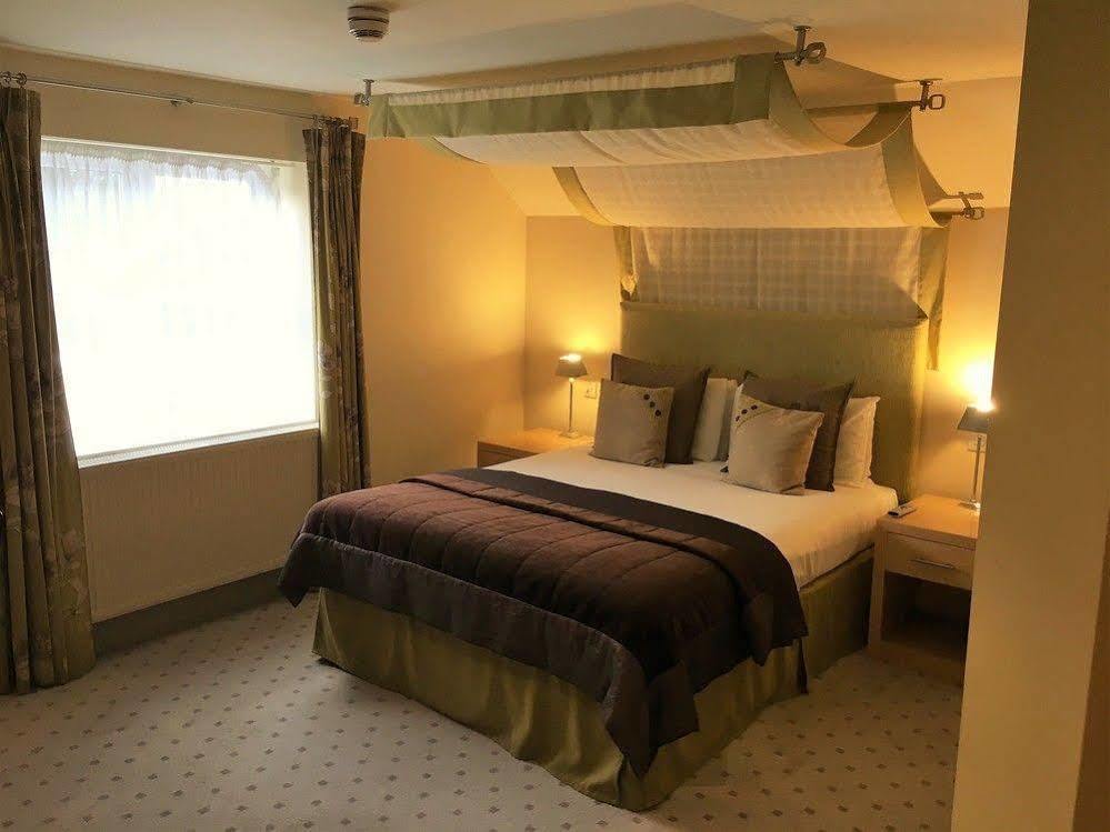 The Highworth 3* Swindon