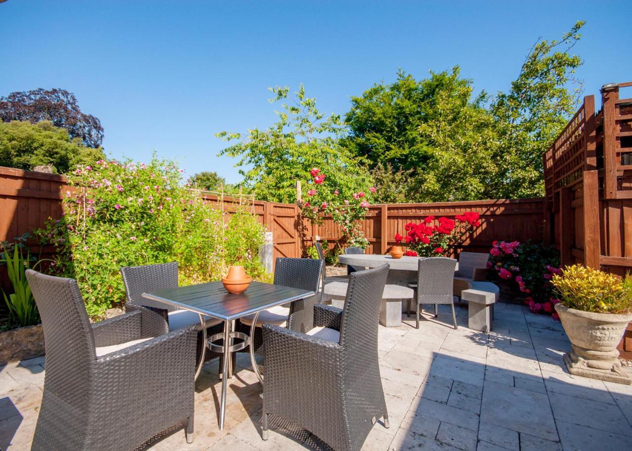 The Highworth 3*