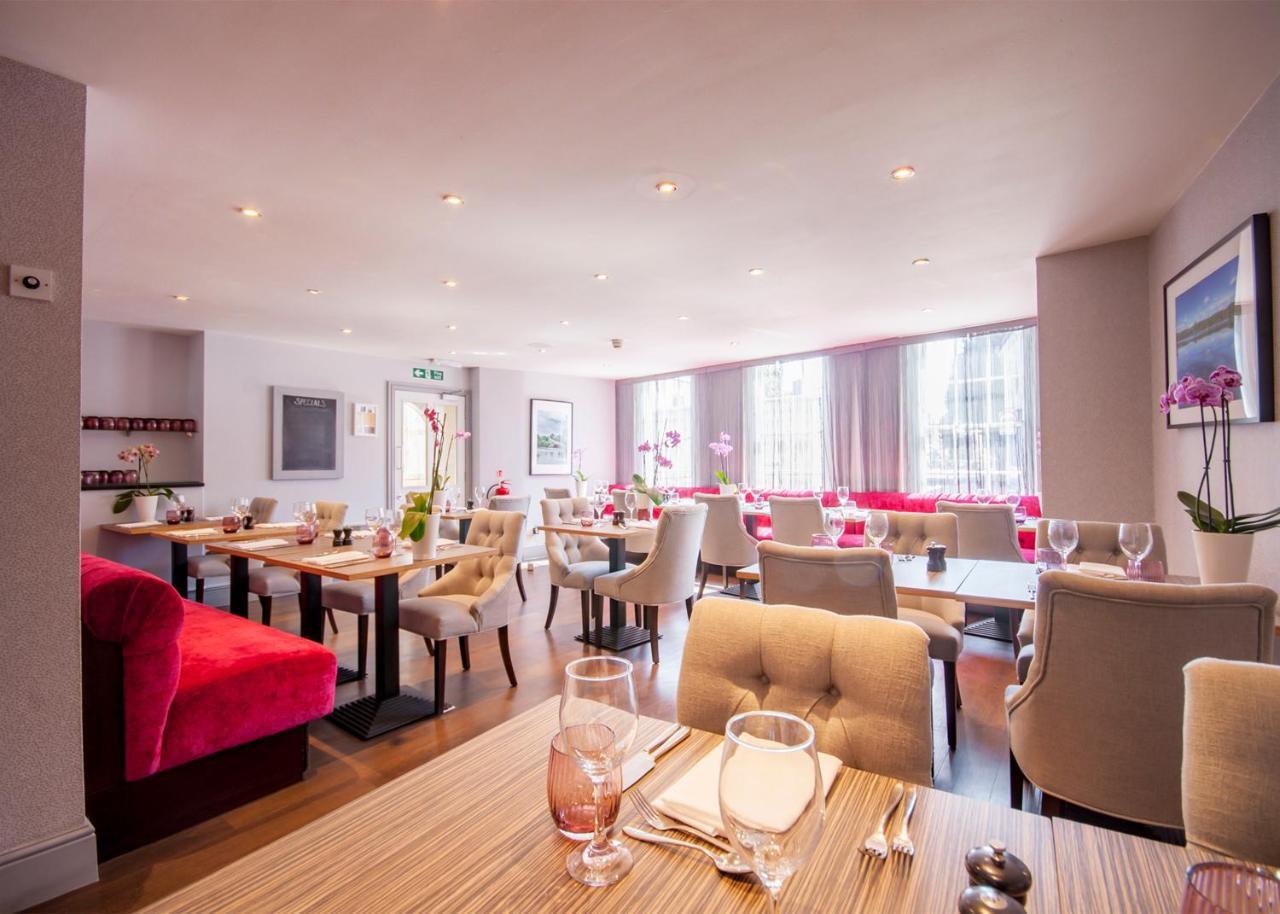 The Highworth 3* Swindon