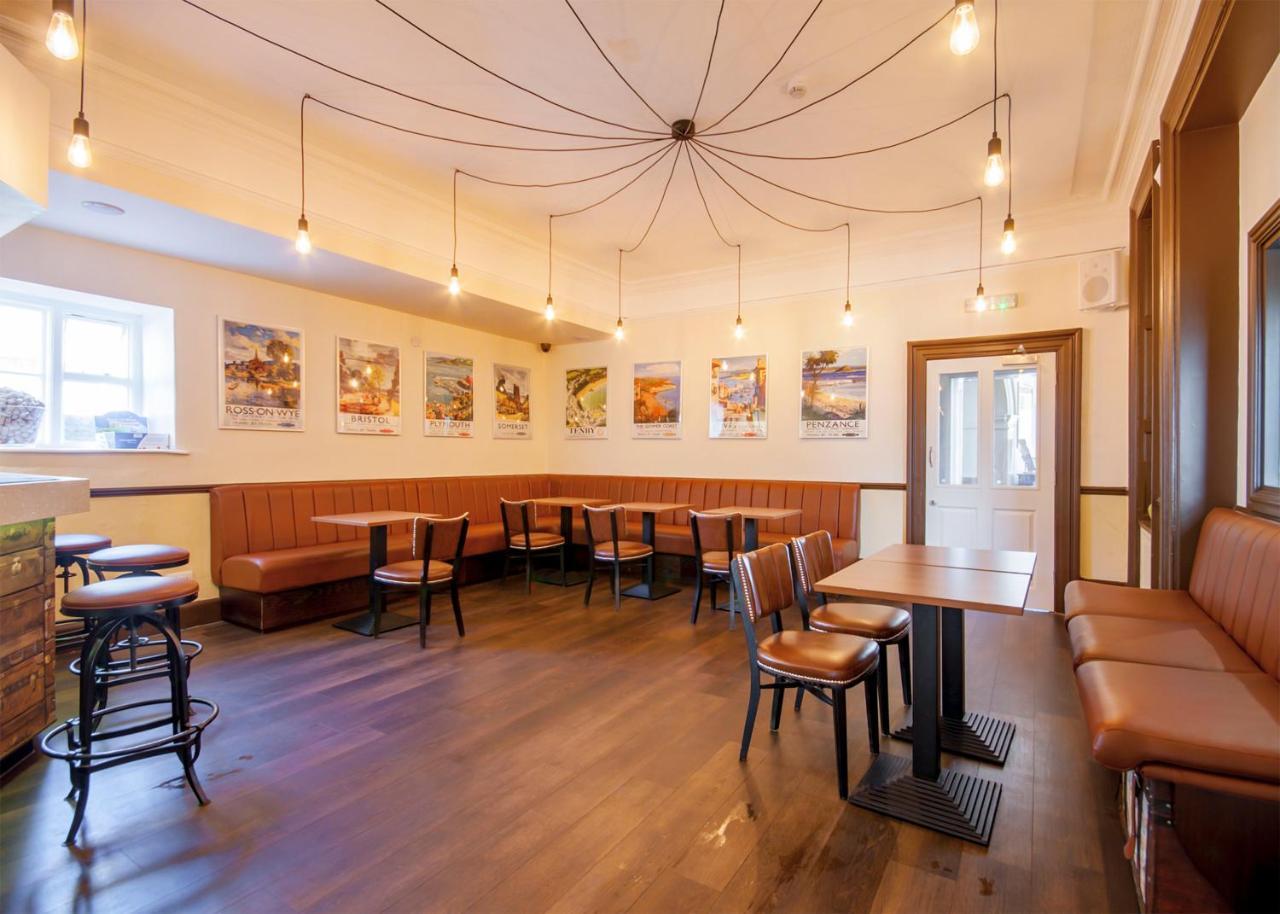 The Highworth 3*