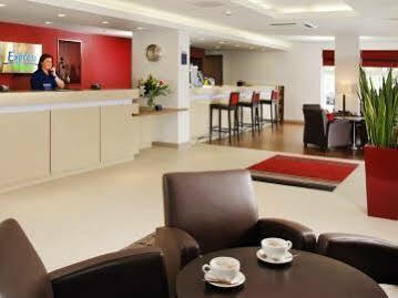 Express West By Ihg Hotel Swindon